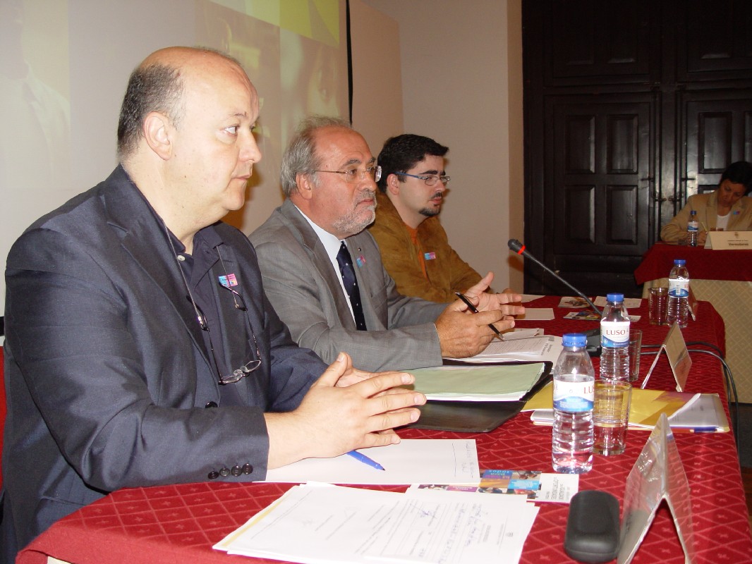 Constituio da Mesa da AME, a 16 de Junho de 2007, ao centro o Sr. Presidente, Lus Capoulas Santos,  sua direita e  sua esquerda o Sr. 2 Secretrio, Joo Lzaro, e em substituio da 1 Secretria, o Sr. Duarte Guerreiro, respectivamente.