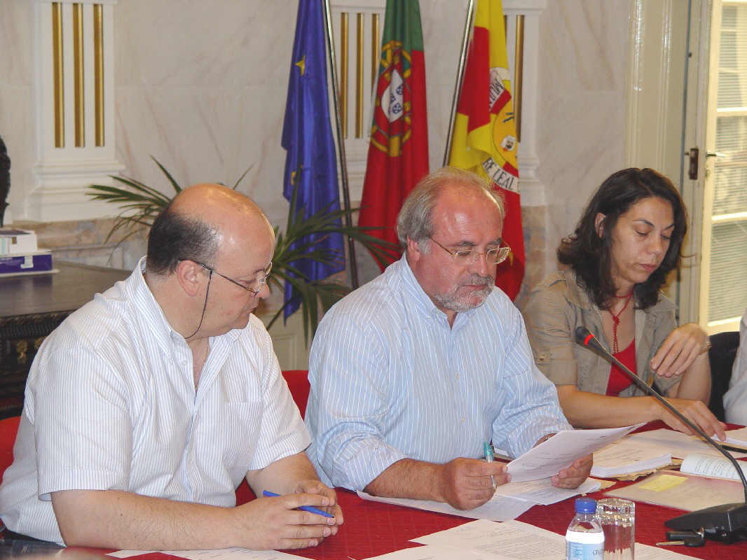 Constituição da Mesa da AME, a 16 de Junho de 2007, ao centro o Sr. Presidente, Luís Capoulas Santos, à sua direita e à sua esquerda o Sr. 2º Secretário, João Lázaro, e em substituição da 1ª Secretária, a Sra. Carmen Cangarato, respectivamente.