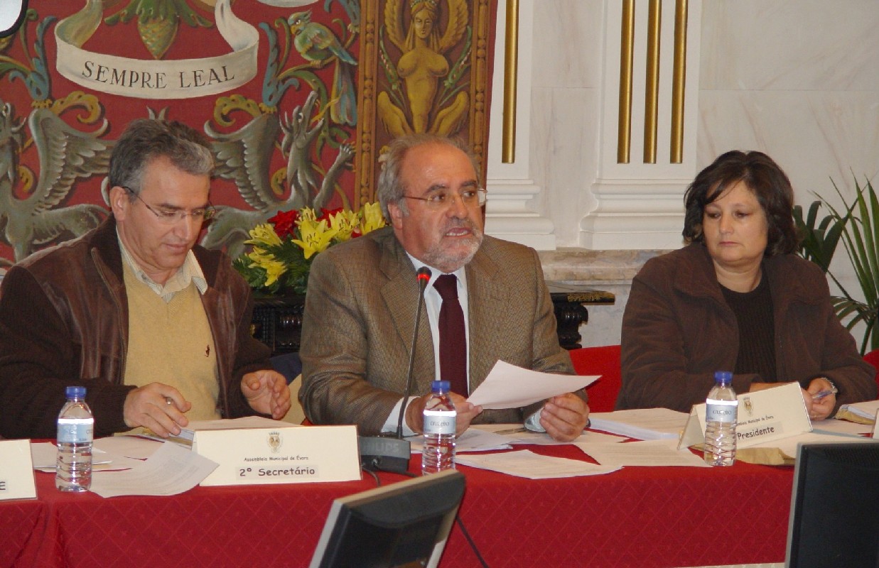 Constituição da Mesa da AME, a 22 de Dezembro de 2006, ao centro o Sr. Presidente, Luís Capoulas Santos, à sua direita e à sua esquerda, em substituição do Sr. 2º Secretário, Agostinho Banha, e a 1ª Secretária, a Sra. Helena Costa, respectivamente.