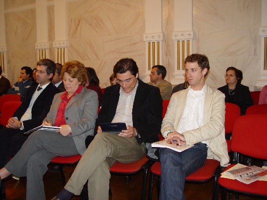 Foto de convidados da AME, Vice-Presidente da CCDR do Alentejo (Viana Afonso), Governadora Civil (Fermenda Ramos), Deputado da Assembleia da Rep�blica (Jo�o Oliveira) e Presidente da Associa��o de Estudantes da U.E.(Frederico Dinis).