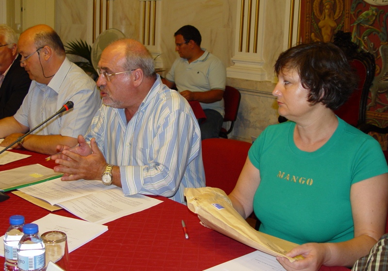Constitui��o da Mesa da AME, a 21 de Agosto de 2008, ao centro o Sr. Presidente, Lu�s Capoulas Santos, � sua direita e � sua esquerda o Sr. 2� Secret�rio, Jo�o L�zaro, e Sra. 1� Secret�ria, Helena Costa, respectivamente.