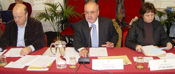Constituição da Mesa da AME, a 23 de Janeiro de 2009, ao centro o Sr. Presidente, Luís Capoulas Santos, à sua direita e à sua esquerda o Sr. 2º Secretário, João Lázaro, e Sra. 1ª Secretária, Helena Costa, respectivamente.