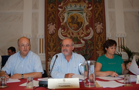 Constituição da Mesa da AME, a 21 de Setembro de 2009, ao centro o Sr. Presidente, Luís Capoulas Santos, à sua direita e à sua esquerda, o Sr. 2º Secretário, João Lázaro e Sra. 1ª Secretária, Helena Costa, respectivamente.