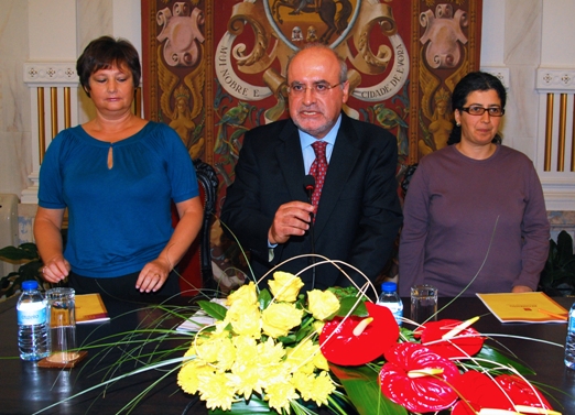 Constituição da nova Mesa da AME, que tomou posse a 24 de Outubro de 2009, ao centro o Sr. Presidente, Luís Capoulas Santos, à sua direita e à sua esquerda a Sra. 1ª Secretária, Helena Costa, e a Sra. 2ª Secretária, Amália Oliveira, respectivamente.