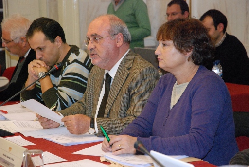 Constituição da Mesa da AME, a 27 de Novembro de 2009, ao centro o Sr. Presidente, Luís Capoulas Santos, à sua direita e à sua esquerda, em substituição da 2ª Secretária, o Sr. Bruno Martins e Sra. 1ª Secretária, Helena Costa, respectivamente.