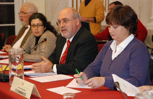 Constituição da Mesa da AME, a 18 de Dezembro de 2009, ao centro o Sr. Presidente, Luís Capoulas Santos, à sua direita e à sua esquerda a Sra. 2ª Secretária, Amália Oliveira, e Sra. 1ª Secretária, Helena Costa, respectivamente.