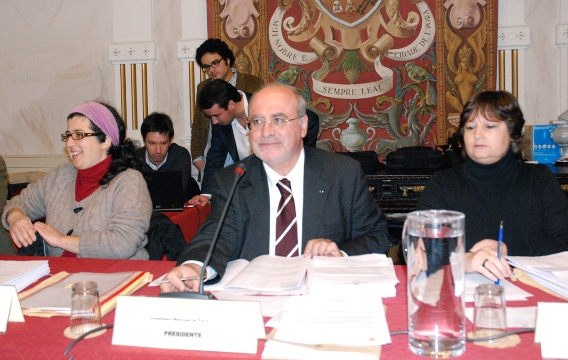 Constituição da Mesa da AME, a 19 de Fevereiro de 2010, ao centro o Sr. Presidente, Luís Capoulas Santos, à sua direita e à sua esquerda a Sra. 2ª Secretária, Amália Oliveira, e Sra. 1ª Secretária, Helena Costa, respectivamente.