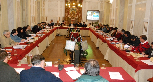 Imagem panor�mica do plen�rio, no fundo da sala a Mesa da AME.