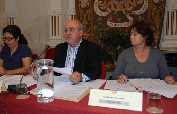 Constituição da Mesa da AME, a 24 de Setembro de 2010, ao centro o Sr. Presidente, Luís Capoulas Santos, à sua direita e à sua esquerda a Sra. 2ª Secretária, Amália Oliveira, e Sra. 1ª Secretária, Helena Costa, respectivamente.