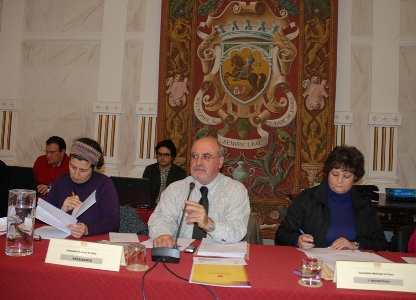 Constitui��o da Mesa da AME, a 26 de Novembro de 2010, ao centro o Sr. Presidente, Lu�s Capoulas Santos, � sua direita e � sua esquerda a Sra. 2� Secret�ria, Am�lia Oliveira, e Sra. 1� Secret�ria, Helena Costa, respectivamente.