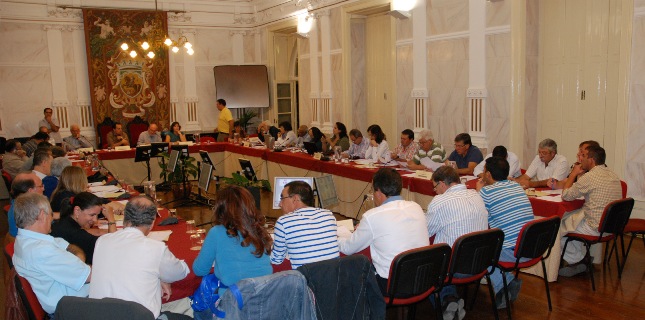 Imagem panor&acirc;mica do plen�rio, reunido a 21 de Outubro de 2011, ao fundo a mesa da AME