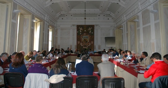 Imagem panor&acirc;mica do plen�rio, reunido a 26 de Novembro de 2011, ao fundo a mesa da AME
