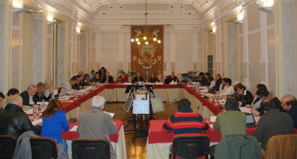 Imagem panor&acirc;mica do plen�rio, reunido a 28 de novembro de 2014, ao fundo a mesa da AME.